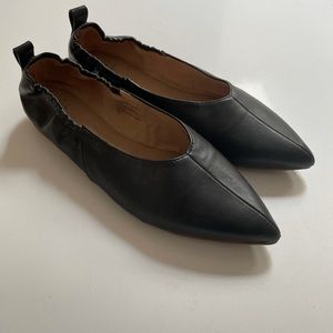 Very gently used black point toed flats